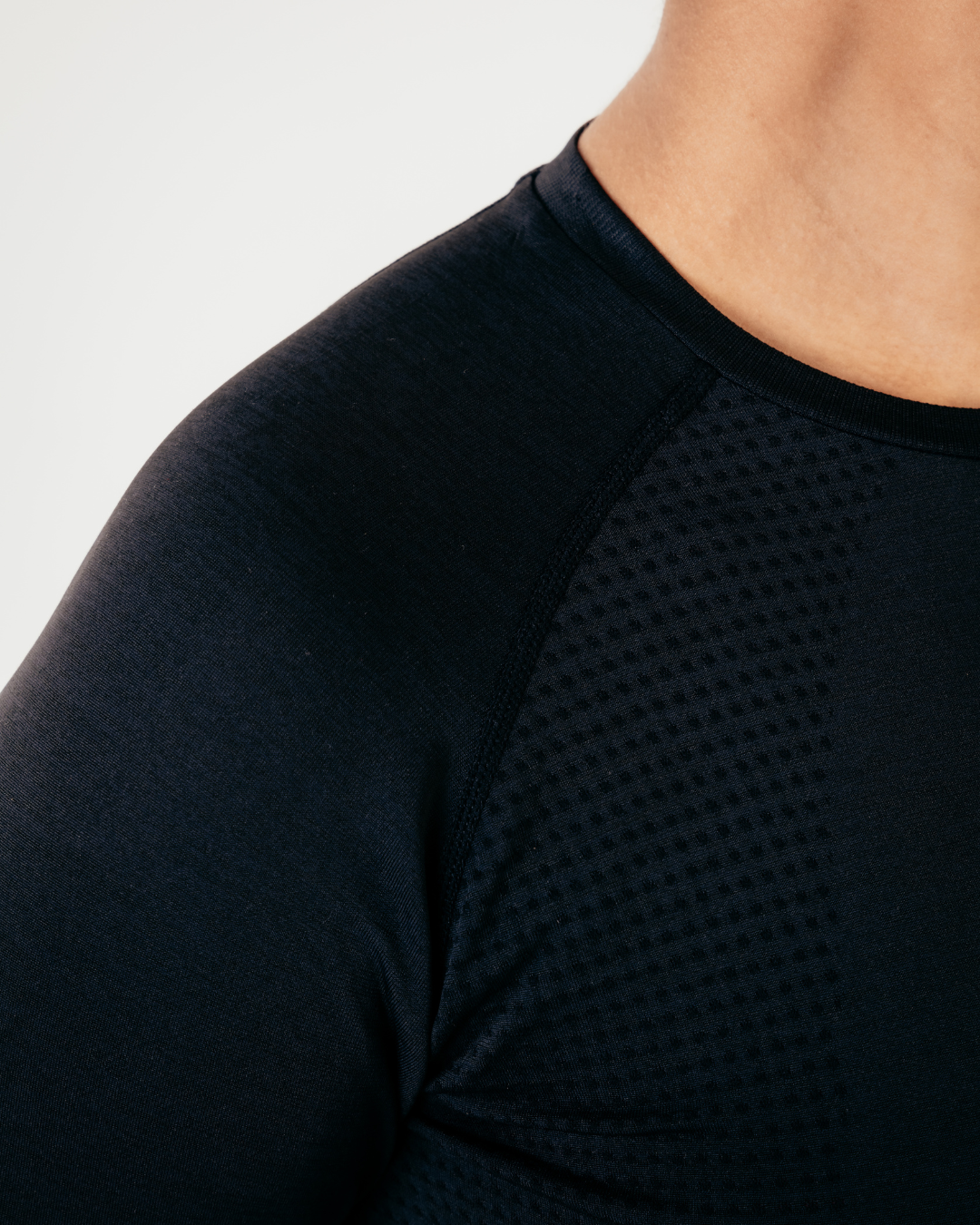 Pacer Seamless Long Sleeve Run Tee - Black